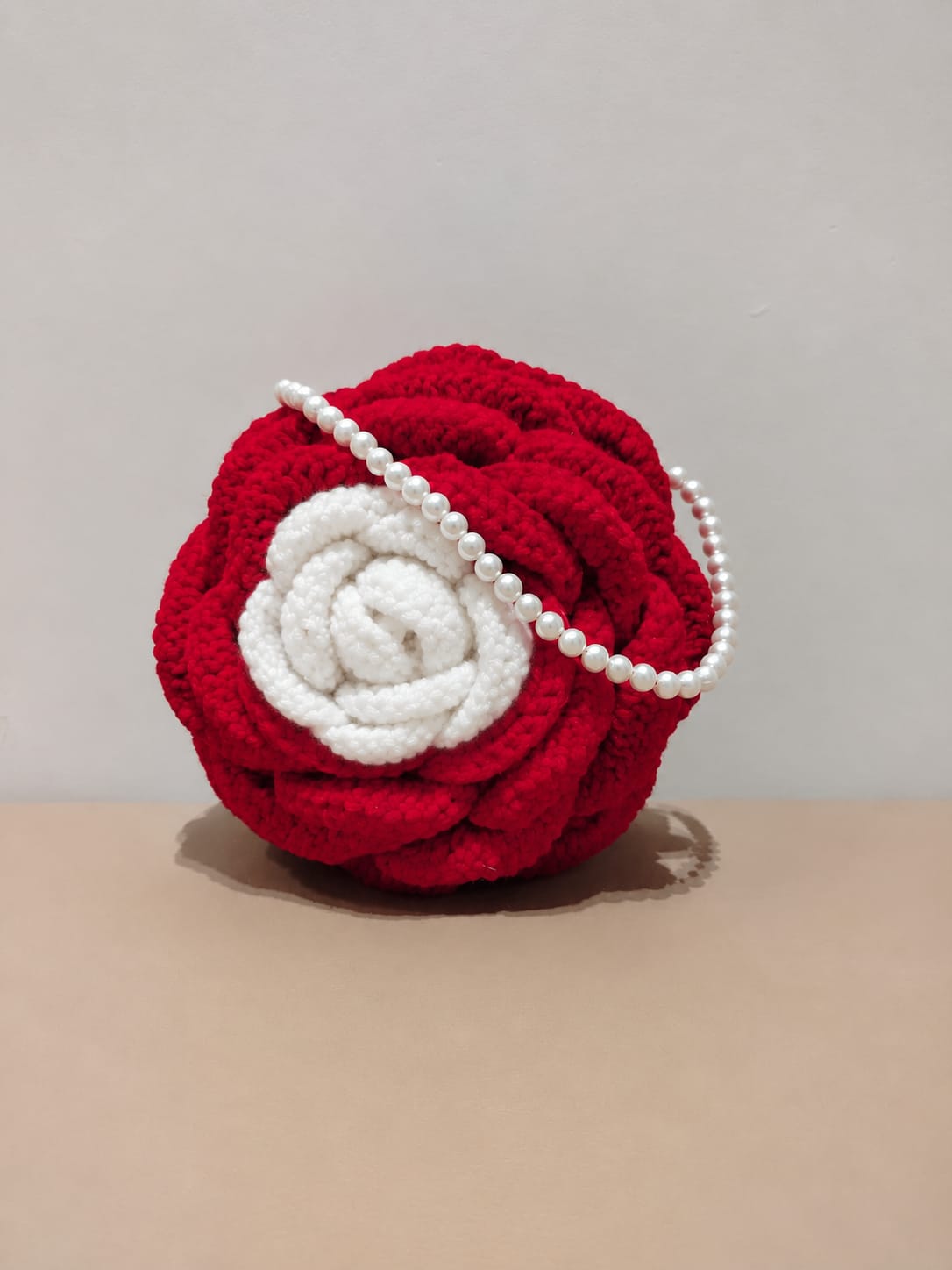 White and Red Rose crochet bag